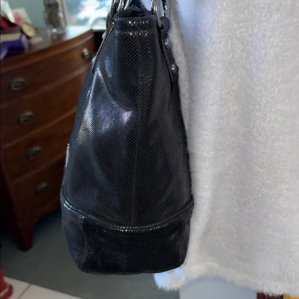 B. Makowsky  shoulder bag  soft brushed leather  black/Silvertone 2 outside pock